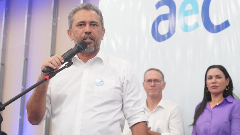 Elmano anuncia envio de agentes do Corpo de Bombeiros para buscas no RS