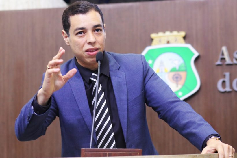 Ciro determina que candidatos a vereador de Fortaleza migrem do PRTB para Avante
