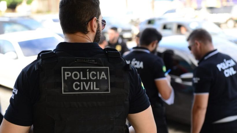 Mulher acusada de extorquir R$ 18 mil do marido recebe liberdade provisória