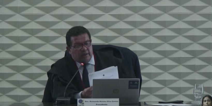 TRE-CE acata pedido de desfiliação de 14 deputados e suplentes do PDT