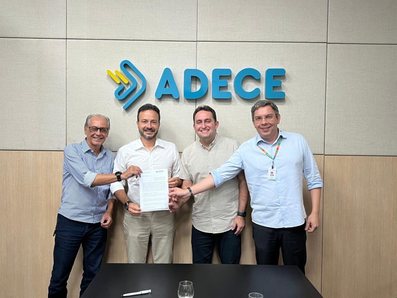 Contrato assinado entre Adece e ASTEF