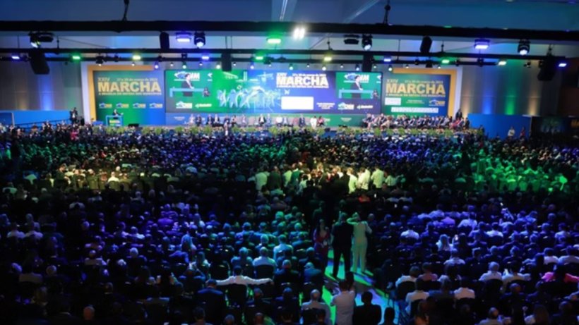 Prefeitos cearenses participam da Marcha a Brasília em Defesa dos Municípios