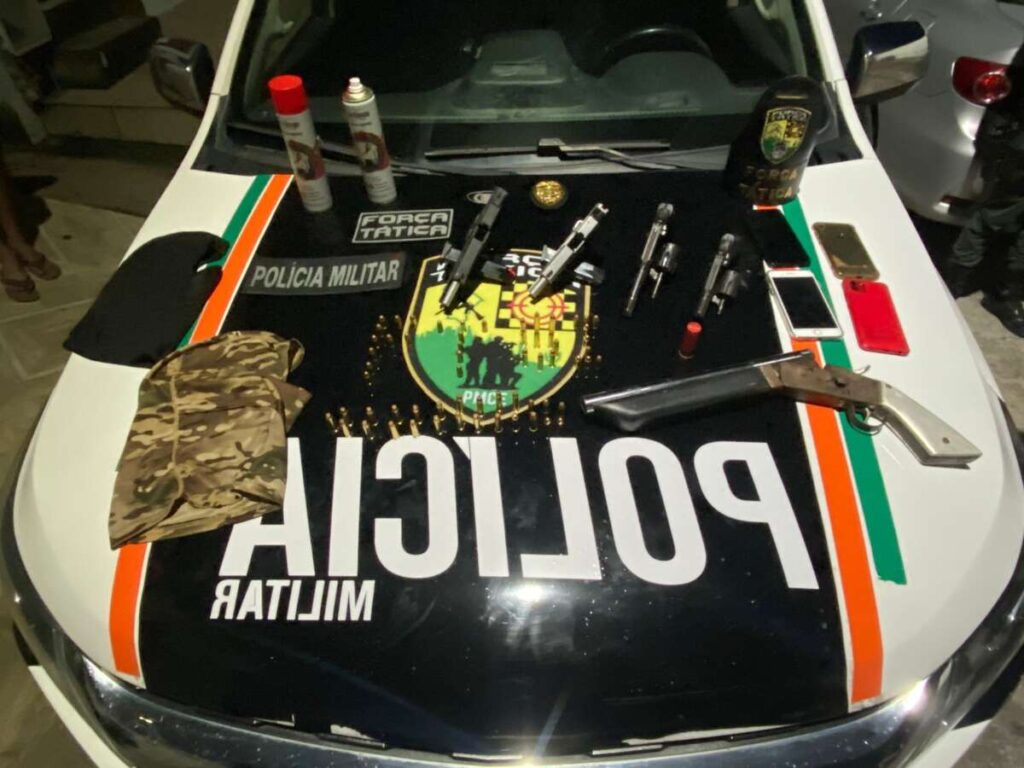 Quatro homens são presos com cinco armas de fogo em Caucaia