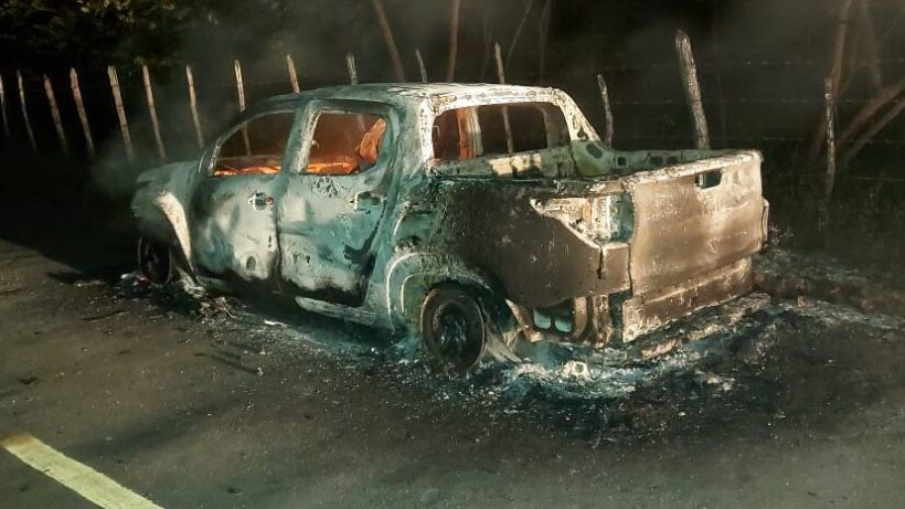 Carro semelhante ao utilizado no crime contra vereador é encontrado incendiado