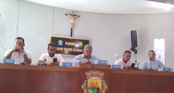 Câmara de Caridade cassa mandato do vice-prefeito e empossa presidente da Casa como prefeito