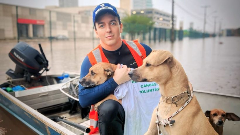 Célio Studart doa barco para ajudar nos resgates de pessoas e animais no Rio Grande do Sul