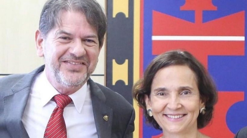 Izolda Cela comunica saída do MEC para concorrer à Prefeitura de Sobral