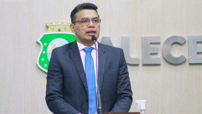 Sargento Reginauro recebe alta após ficar uma semana internado para tratamento de saúde