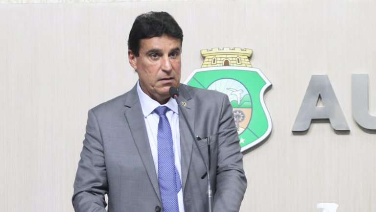 Agenor Neto denuncia PM de ameaça com arma em Iguatu
