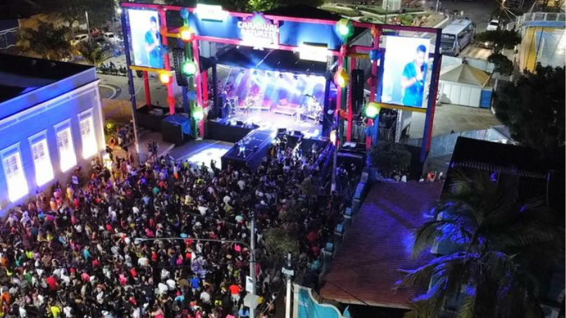 Prefeitos são denunciados por contratação de shows milionários