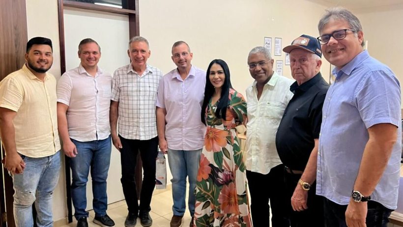 Prefeito Marquinho Tavares se reúne com assessores do Governo do Ceará