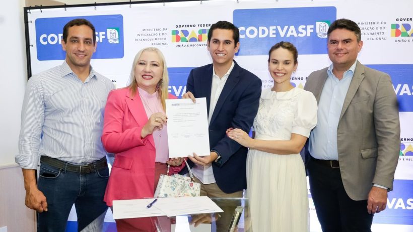 Codevasf realiza entrega de máquinas e equipamentos a municípios cearenses