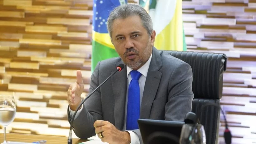 Elmano assina decreto que regulamenta Sistema Estadual de Inteligência