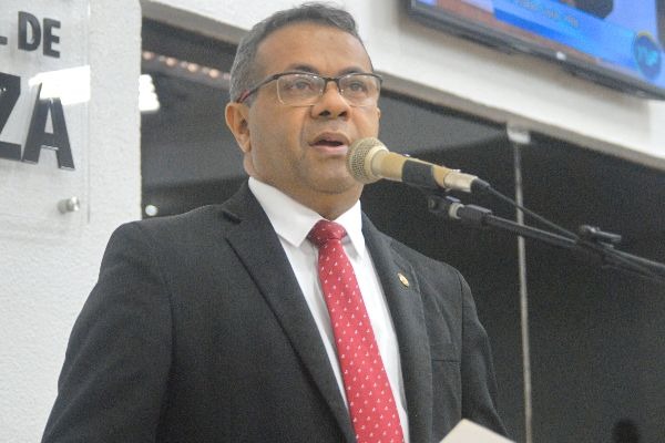 Evaldo Costa toma posse como deputado estadual na Assembleia