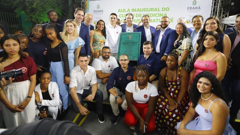 Camilo e Elmano participam de aula inaugural do curso de Medicina em Baturité