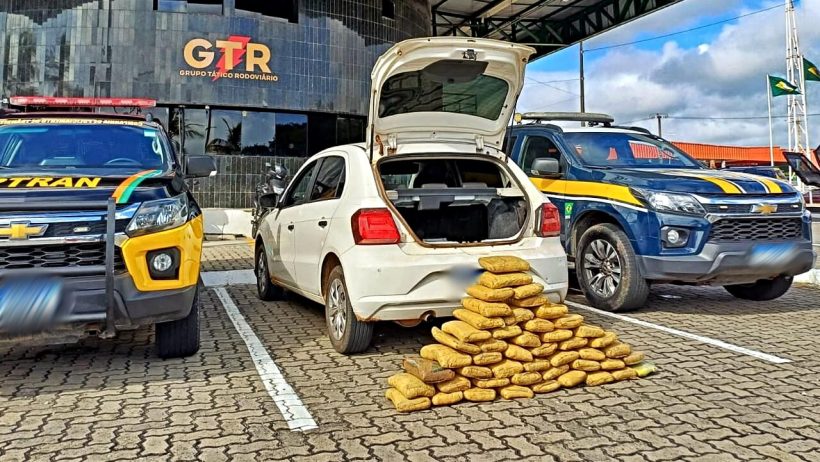 Dois homens são presos com mais de 53 kg de skunk escondidos no porta-malas do carro
