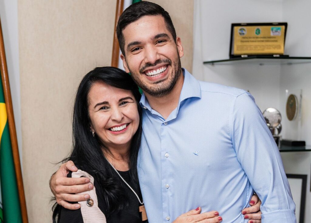 André Fernandes anuncia Alcyvania Pinheiro como vice-prefeita em sua chapa
