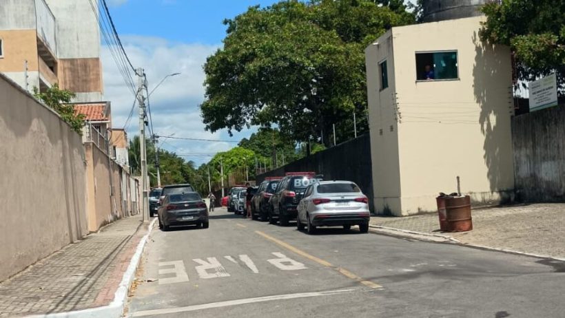 Policial tem casa invadida por assaltante e é baleado em Maracanaú