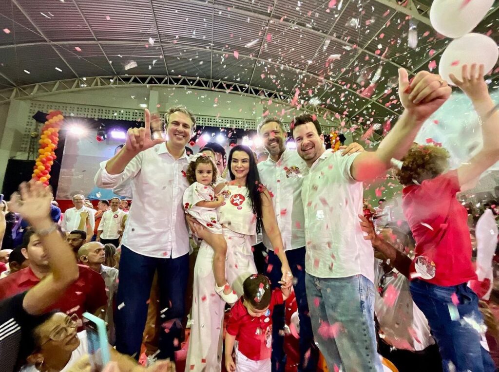 Camilo e Elmano na convenção de Guilherme Saraiva em Barbalha