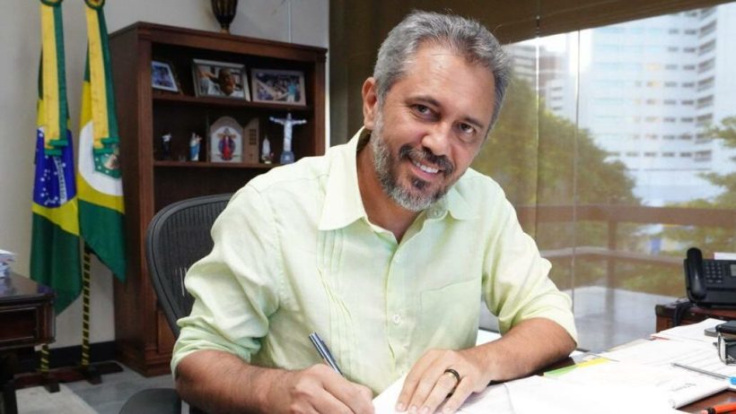 Governador Elmano encaminha PL que amplia licença paternidade