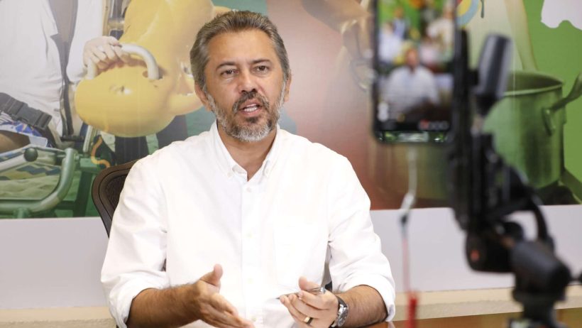 Governador Elmano anuncia edital do programa Auxílio Catador com 3.655 vagas