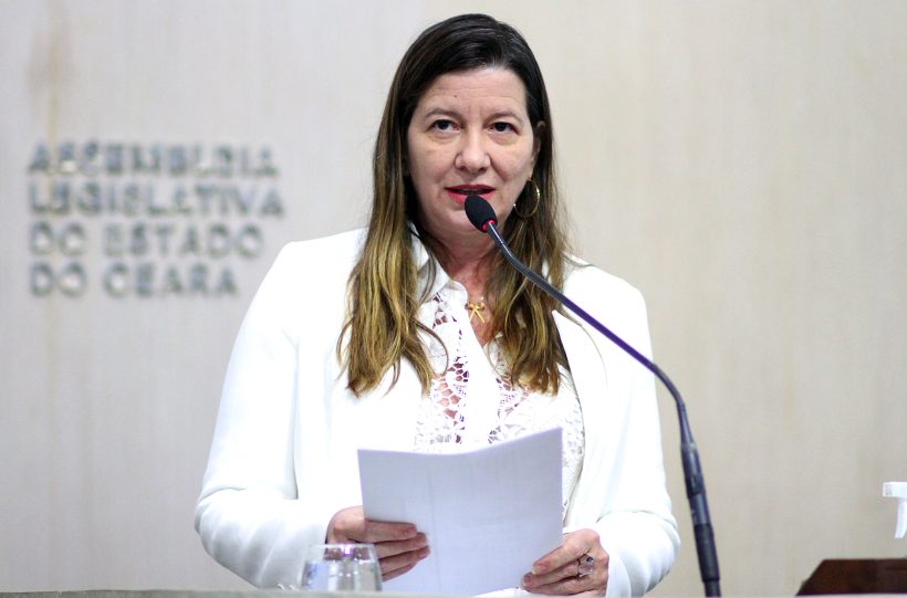 Lia Gomes