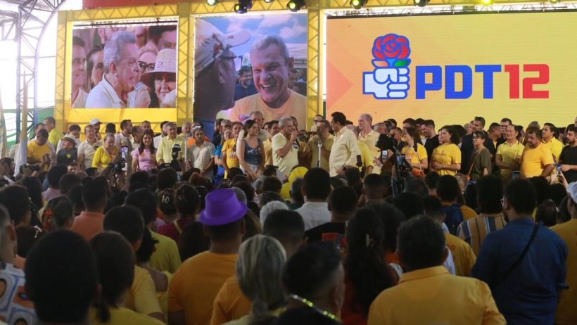 Sarto abre campanha à reeleição com caminhada na Barra do Ceará