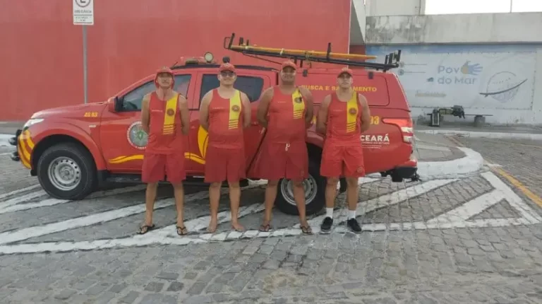 Mulher dá à luz em banheiro de barraca de praia em Fortaleza