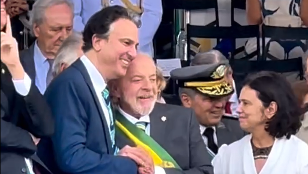 Camilo participa das celebrações do Dia da Independência ao lado do presidente Lula