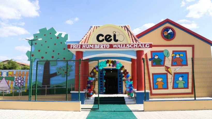 Prefeita de Canindé inaugura Centro de Educação Infantil ao lado de Onélia Santana