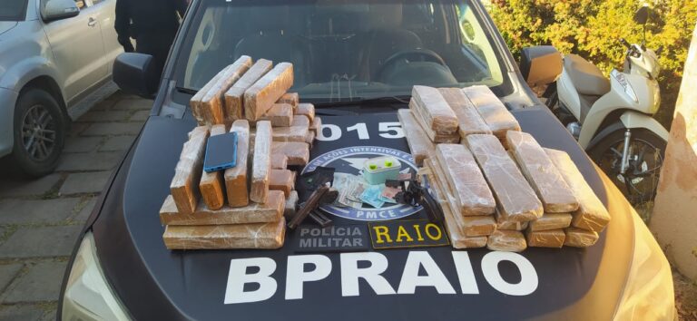 Polícia apreende 45 tabletes de maconha em Quixeramobim e prende motorista