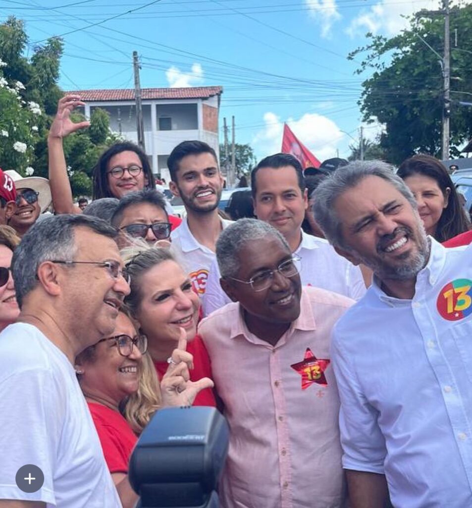 Catanho vota em Caucaia ao lado de Elmano e Luizianne