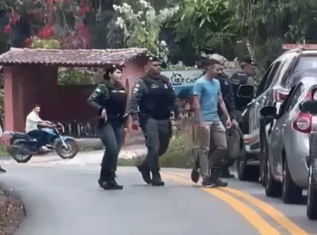 Assessor da Prefeitura de Baturité preso com dinheiro na véspera das Eleições