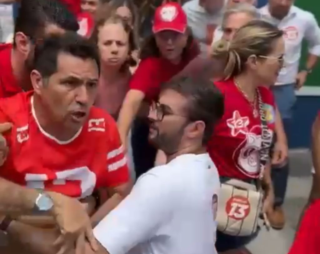 Confusão entre deputado petista e eleitor bolsonarista em Fortaleza