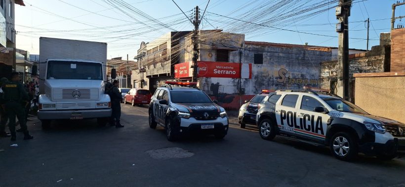 Criminosos saqueiam mercadinho no bairro Pirambu após assassinato do proprietário