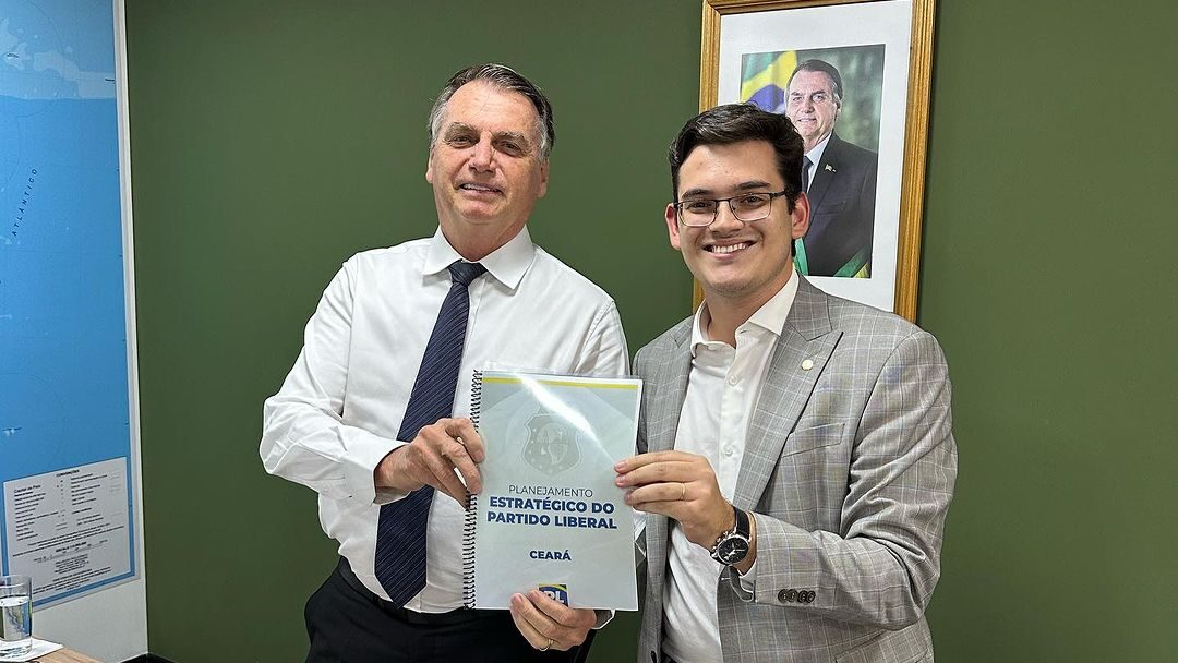 Carmelo Neto pede mudança de nome parlamentar para Carmelo Bolsonaro