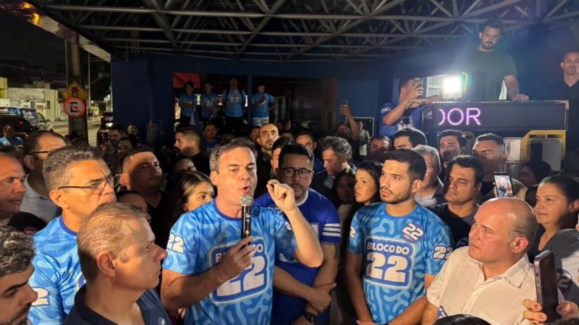Ex-prefeito Roberto Cláudio participa de inauguração de comitê de campanha de André Fernandes