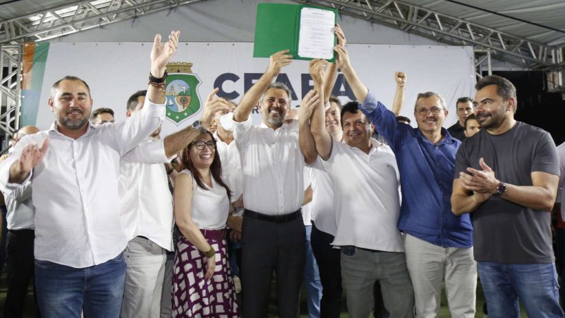Elmano assina ordem de serviço para construção do Hospital Regional em Crateús