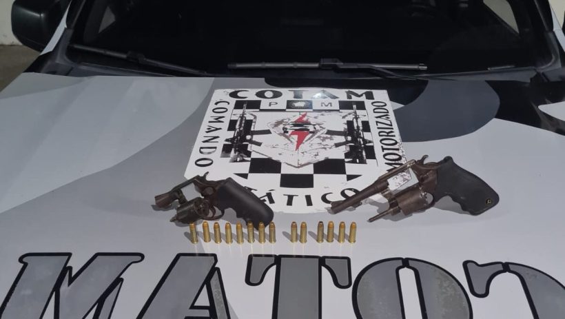 Polícia apreende armas e veículo usado no tráfico de drogas na capital