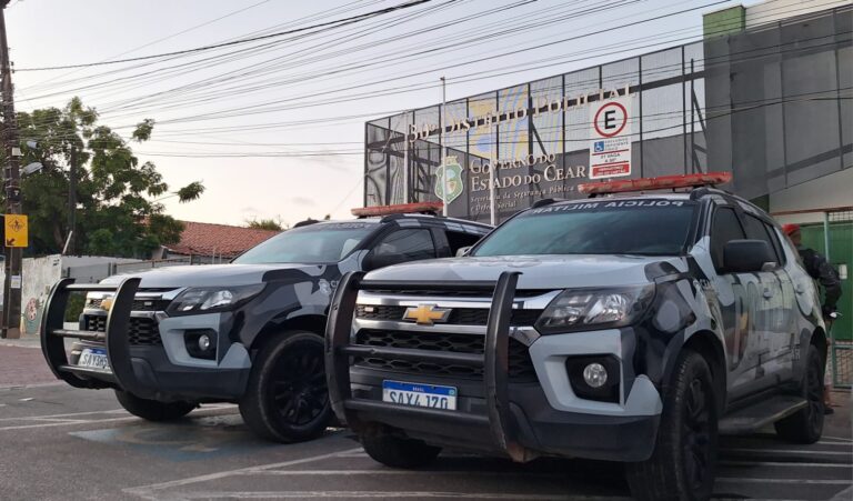 PM prende traficante e apreende armas e drogas na periferia de Fortaleza