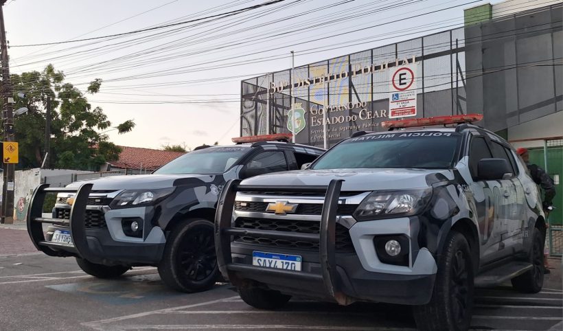 PM prende traficante e apreende armas e drogas na periferia de Fortaleza