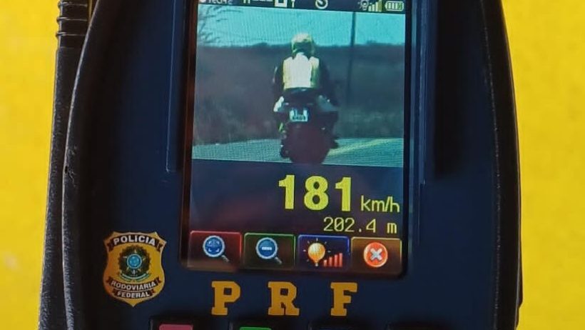 Motocicleta é flagrada pela PRF a 181 km/h na BR-222, em Sobral