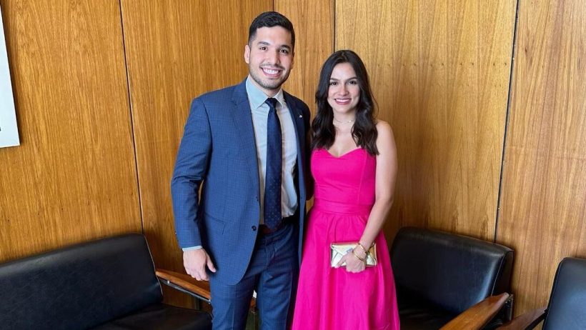 Deputado André Fernandes anuncia gravidez da esposa, Luana