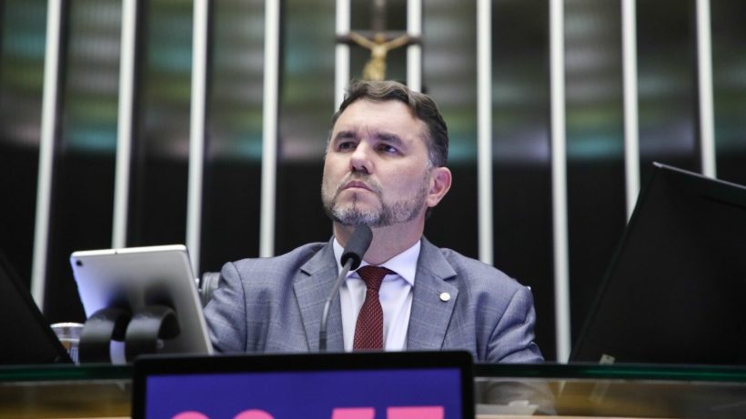 Câmara debate marco regulatório da modalidade EaD a pedido de Moses Rodrigues