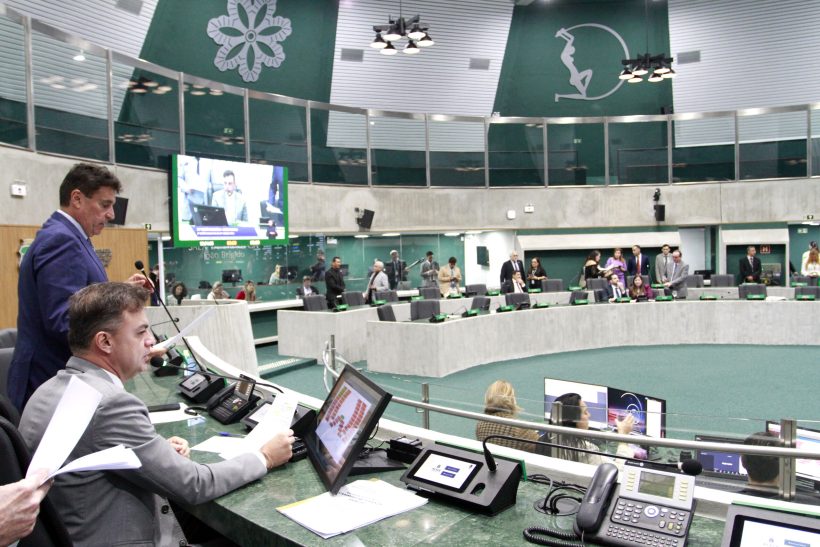 Alece aprova alteração na estrutura do MPCE e outros nove projetos de parlamentares