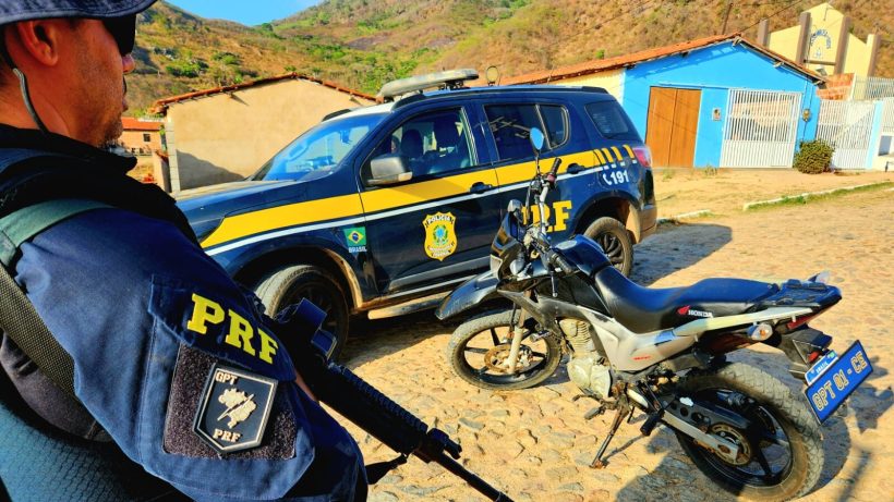 PRF recupera moto roubada e clonada na BR-222, em Itapajé