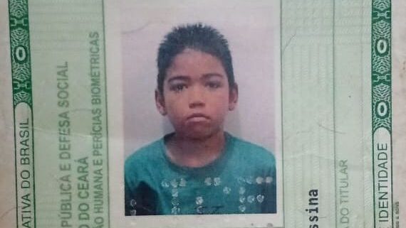 Adolescente de 14 anos é arrastado para fora de casa e executado com tiros na cabeça