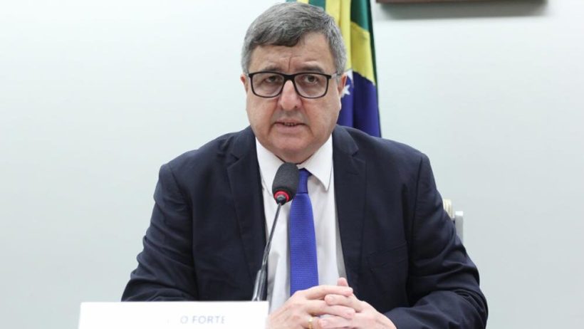 Danilo Forte critica proposta de mudança no BPC; Guimarães promete revisão