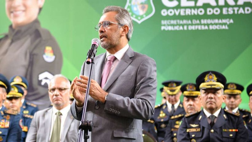 Elmano anuncia promoção de quase 2.500 policiais e bombeiros militares no Ceará
