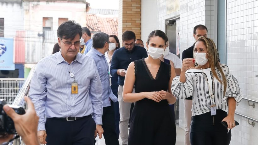 Vice-prefeita eleita de Fortaleza, Gabriella Aguiar, cobra dados da transição durante visita ao IJF